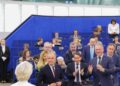 Von der Leyen e Carney in Aul del Parlamento europeo, un attimo prima dell'abbraccio. (Foto: Commissione europea)