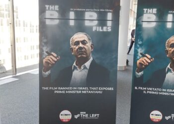 Poster The Bibi Files al Parlamento Europeo. Crediti: Staff del Movimento Cinque Stelle