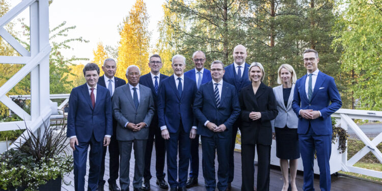 Foto di famiglia al Summit europeo sull'Artico. Source: EU Council