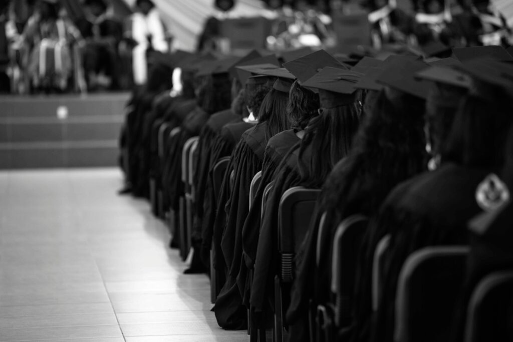 In Italia pochi giovani vanno oltre il diploma: -13,7 punti percentuali rispetto alla media UE