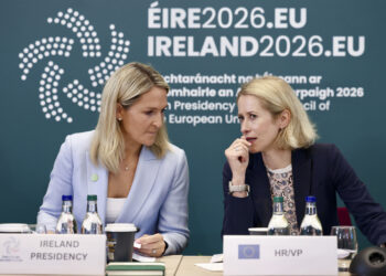 L'Alta rappresentante per la Politica estera e di sicurezza dell'UE, Kaja Kallas (destra), con la ministra degli Esteri dell'Irlanda Helen McEntee [Wicklow, Irlanda, 2 settembre 2026. Foto: European Council]