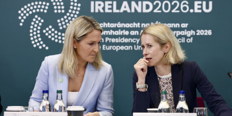 L'Alta rappresentante per la Politica estera e di sicurezza dell'UE, Kaja Kallas (destra), con la ministra degli Esteri dell'Irlanda Helen McEntee [Wicklow, Irlanda, 2 settembre 2026. Foto: European Council]
