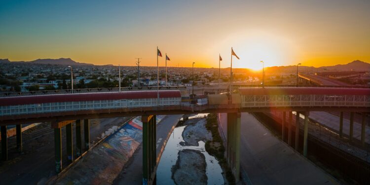 Tramonto a El Paso, Texas (Stati Uniti). Crediti: Nils Huenerfuerst via Unsplash