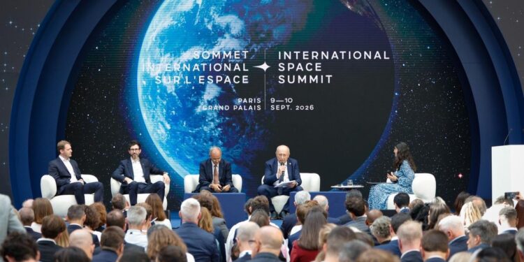 Il commissario per la Difesa, Andrius Kubilius, al summit internazionale sullo spazio [Parigi, 10 settembre 2026. Foto: Geoffroy Van der Hasselt/CE - Service audiovisuel, European Union]