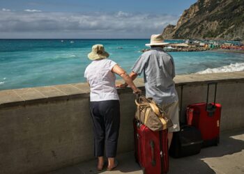 Turisti al Monterosso al Mare (Liguria). Crediti: Vidar Nordli-Mathisen via Unsplash