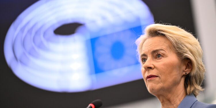 La presidente della Commissione europea, Ursula von der Leyen, nel dibattito in aula a Strasburgo sul prossimo Consiglio europeo del 15 e 16 ottobre 2026 sul cui tavolo ci sarà il tema del bilancio pluriennale. 06 Ottobre 2026 Source: Copyright: © European Union 2026 - Source : EP