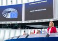 La presidente del Parlamento europeo, Roberta Metsola, annuncia
