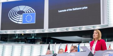 La presidente del Parlamento europeo, Roberta Metsola, annuncia il vincitore del Premio Sakharov per la libertà di pensiero 2026: è la Corte Penale Internazionale. 22 Ottobre 2026. Source: © European Union 2026 - Source : EP
