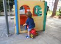Bambini giocano nell'asilo nido [foto: Alberto Lo Bianco/imagoeconomica]