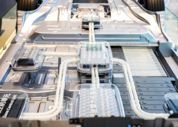 Fabbrica di auto elettriche cinese. Crediti: Imagoeconomica