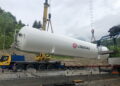 Installazione di un serbatoio per il metano [foto: imagoeconomica]