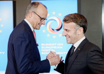 Il cancelliere tedesco, Friedrich Merz, e il presidente francese Emmanuel Macron alla conferenza sulla sovranità tecnologica in Europa. Source: Bundesregierung/ Jesco Denzel via Imagoeconomica