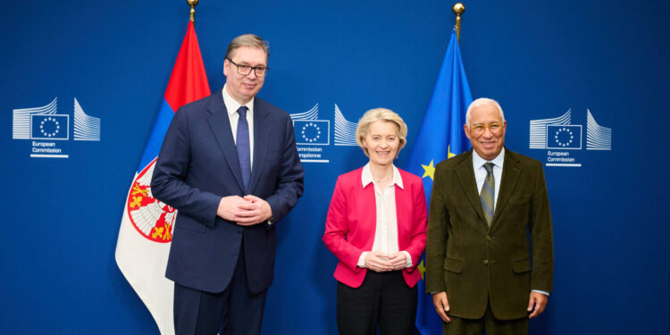 ALEKSANDAR VUCIC PRESIDENTE SERBIA, URSULA VON DER LEYEN PRESIDENTE COMMISSIONE EUROPEA, ANTONIO COSTA PRESIDENTE CONSIGLIO EUROPEO, DICEMBRE 2025 (Imagoeconomica)