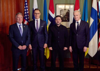 Da sinistra a destra l'inviato speciale di Donald Trump, Steve Witkoff, il presidente della Finlandia, Alexander Stubb,il presidente dell'Ucraina, Volodymyr Zelenskyy e il primo ministro della Norvegia, Jonas Gahr Store, al Vertice di Oslo. Crediti: Imagoeconomica
