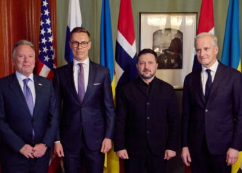 Da sinistra a destra l'inviato speciale di Donald Trump, Steve Witkoff, il presidente della Finlandia, Alexander Stubb,il presidente dell'Ucraina, Volodymyr Zelenskyy e il primo ministro della Norvegia, Jonas Gahr Store, al Vertice di Oslo. Crediti: Imagoeconomica