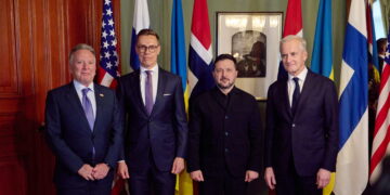 Da sinistra a destra l'inviato speciale di Donald Trump, Steve Witkoff, il presidente della Finlandia, Alexander Stubb,il presidente dell'Ucraina, Volodymyr Zelenskyy e il primo ministro della Norvegia, Jonas Gahr Store, al Vertice di Oslo. Crediti: Imagoeconomica