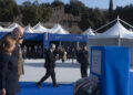 La presidente del Consiglio dei Ministri, Giorgia Meloni, e il ministro della Difesa, Guido Crosetto, alla commemorazione per i caduti in Bosnia. Crediti: Filippo Attili via Imagoeconomica