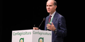 Il presidente di Confagricoltura, Massimiliano Giansanti, riconfermato all'unanimità alla guida del COPA. Ottobre 2026.