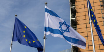 La bandiera israeliana esposta al Palazzo Berlaymont della Commissione europea l’8 ottobre 2023. Crediti: Commissione europea