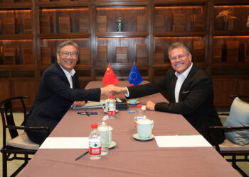 Il ministro del Commercio cinese, Wang Wentao, e il commissario europeo per il Commercio, Maroš Šefčovič. Crediti: Commissione europea
