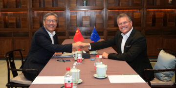 Il ministro del Commercio cinese, Wang Wentao, e il commissario europeo per il Commercio, Maroš Šefčovič. Crediti: Commissione europea