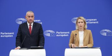 L'Alta rappresentante UE per la Politica estera e di sicurezza, Kaja Kallas, e il commissario ai Partenariati internazionali, Jozef Síkela. Conferenza stampa a Strasburgo, 20 ottobre 2026. Source: EC Audiovisual