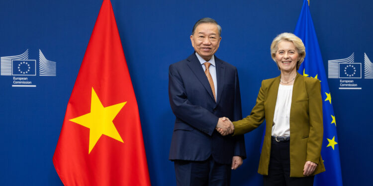 Il segretario generale del Comitato centrale del Partito Comunista del Vietnam e presidente della Repubblica socialista del Vietnam, Tô Lâm, e la presidente della Commissione europea, Ursula von der Leyen. Crediti: Commissione europea
