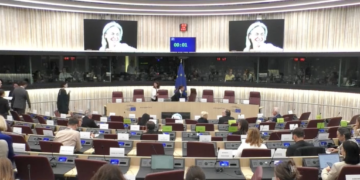 Tributo alla giornalista Anna Politkovskaya alla plenaria di Strasburgo. Crediti: Commissione europea