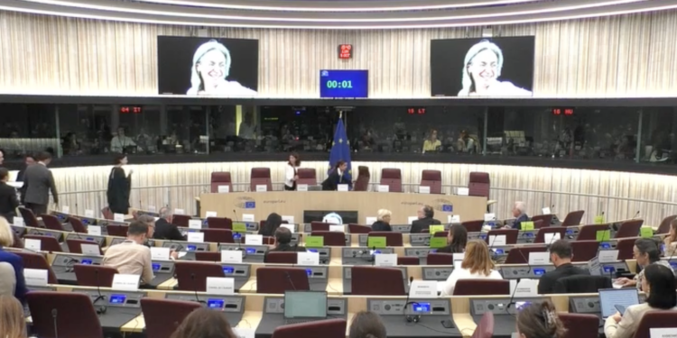 Tributo alla giornalista Anna Politkovskaya alla plenaria di Strasburgo. Crediti: Commissione europea