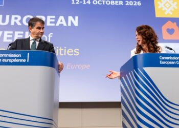 Il vicepresidente esecutivo della Commissione europea, Raffaele Fitto, e la presidente del Comitato europeo delle regioni, Kata Tüttő [Bruxelles, 12 ottobre 2026. Foto: Lukasz Kobus. Copyright: EC - Audiovisual Service]