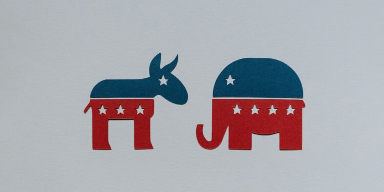 I simboli del partito democratico e repubblicano USA. Source: Photo de Kelly Sikkemasur Unsplash