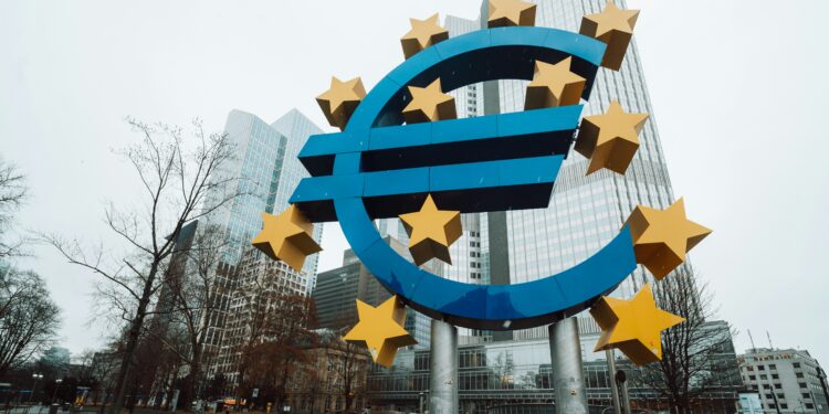 La Banca centrale europea ha deciso di lasciare invariati i tassi. 29 Ottobre 2026. Source: Photo de Masood Aslamisur Unsplash