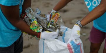 Riciclaggio. Crediti: OCG Saving the Ocean via Unsplash