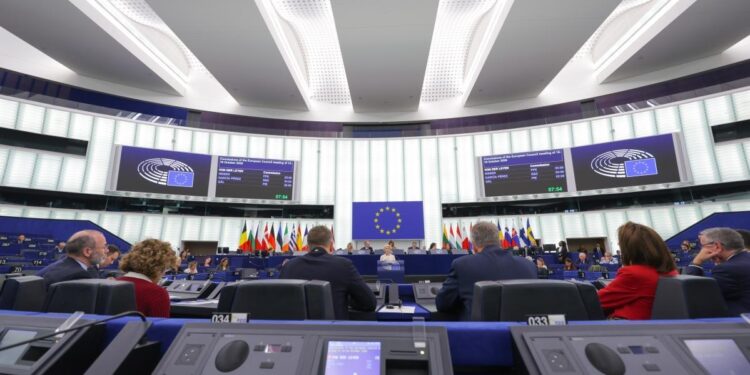 La presidente della Commissione europea, Ursula von der Leyen, nell'Aula del Parlamento europeo [Strasburgo, 21 ottobre 2026. Foto: Dati Bendo. Copyright: EC - Audiovisual Service,
European Union , 2026]